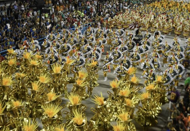 Dünyanın en büyük karnavallarından Rio Karnavalı başladı