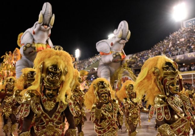 Dünyanın en büyük karnavallarından Rio Karnavalı başladı