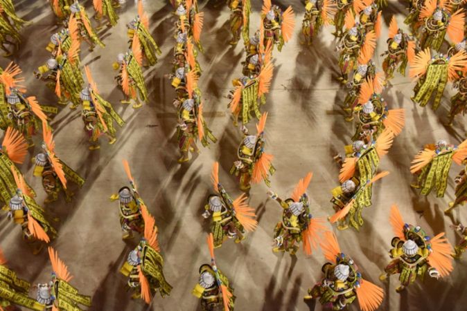 Dünyanın en büyük karnavallarından Rio Karnavalı başladı