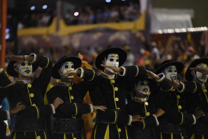 Dünyanın en büyük karnavallarından Rio Karnavalı başladı
