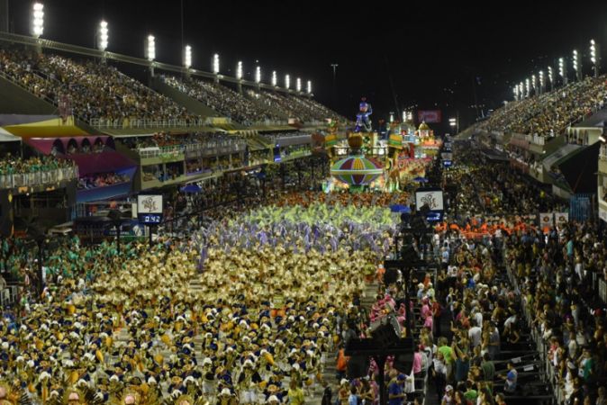 Dünyanın en büyük karnavallarından Rio Karnavalı başladı