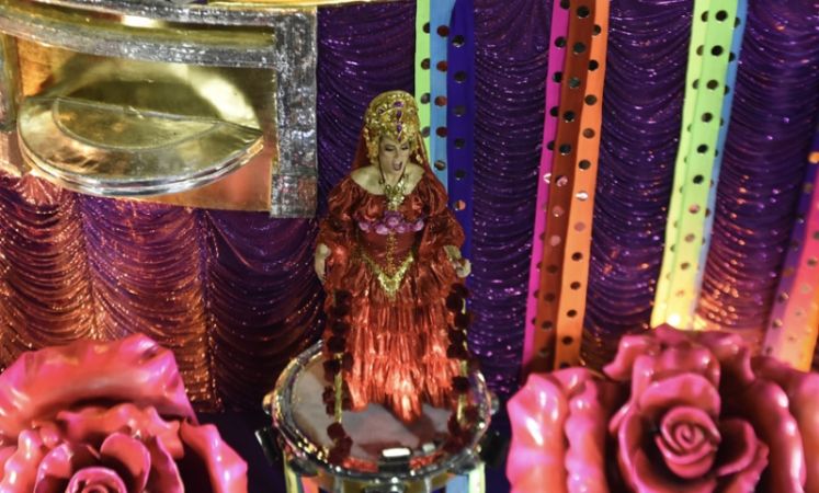 Dünyanın en büyük karnavallarından Rio Karnavalı başladı