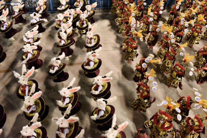 Dünyanın en büyük karnavallarından Rio Karnavalı başladı