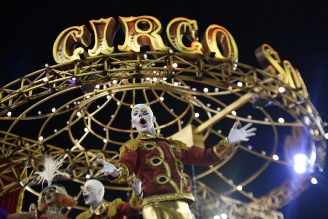 Dünyanın en büyük karnavallarından Rio Karnavalı başladı