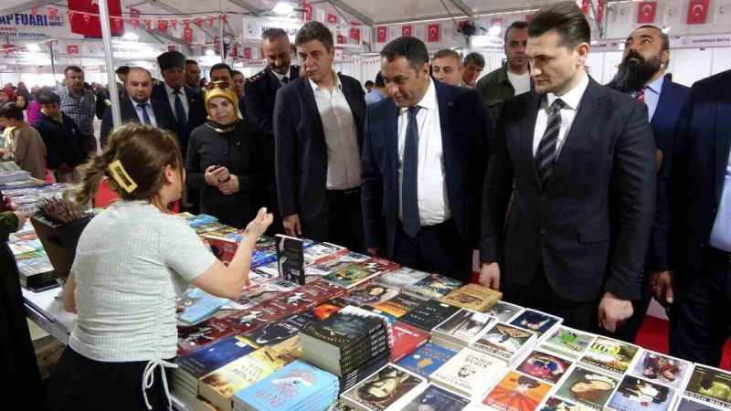 Sorgun Kitap Fuarı, kapılarını ziyaretçilere açtı Sorgun Kitap Fuarı, kapılarını ziyaretçilere açtı