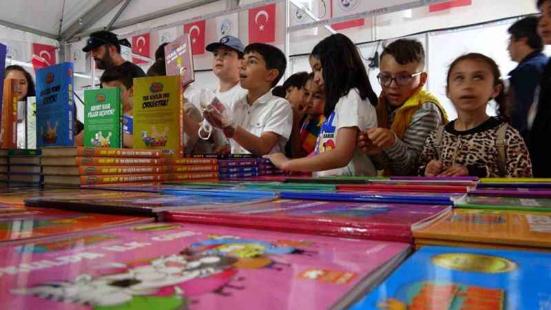 Sorgun Kitap Fuarı, kapılarını ziyaretçilere açtı Sorgun Kitap Fuarı, kapılarını ziyaretçilere açtı
