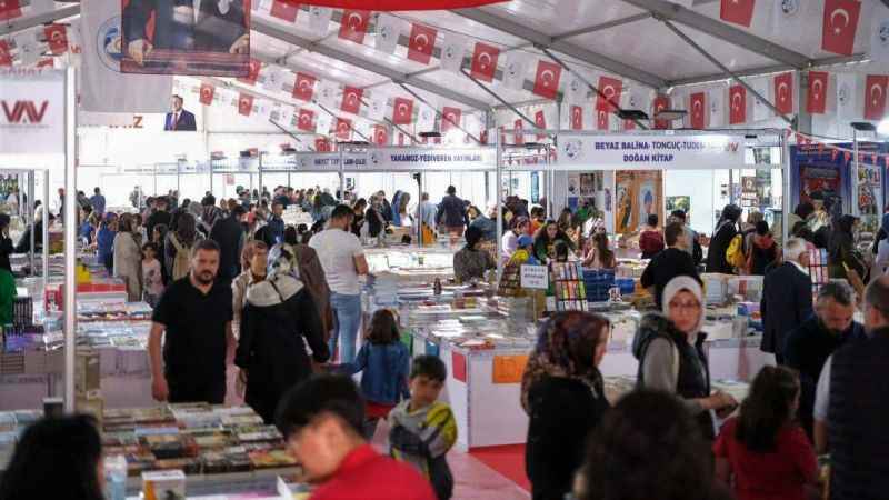 Sorgun Kitap Fuarı, kapılarını ziyaretçilere açtı Sorgun Kitap Fuarı, kapılarını ziyaretçilere açtı