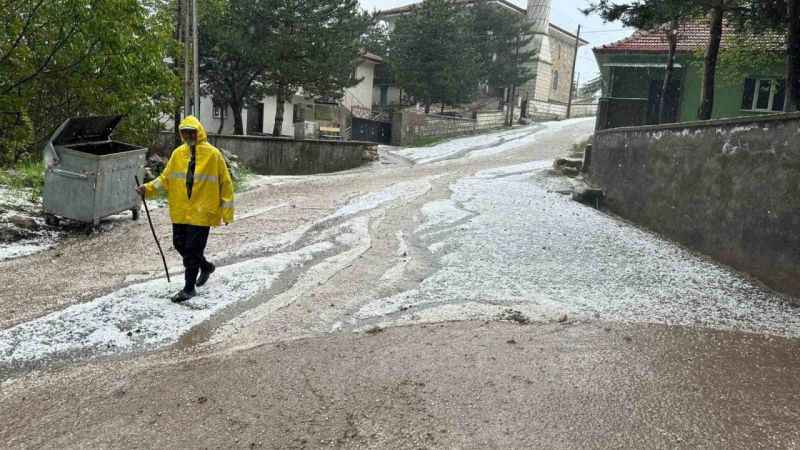 Yozgat’ta dolu yağışı etkili oldu Yozgat’ta dolu yağışı etkili oldu