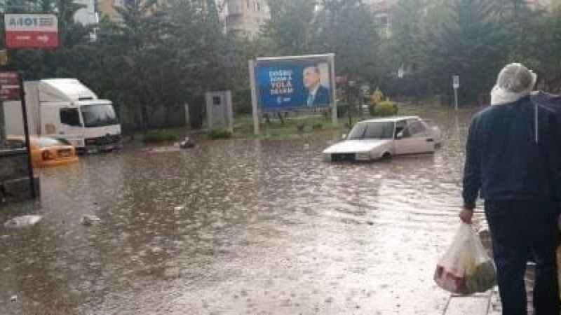 Ankara'yı şiddetli yağmur vurdu