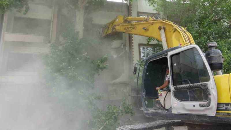 Suriye üzerinden gelen toz bulutu Adıyaman’ı kapladı Suriye üzerinden gelen toz bulutu Adıyaman’ı kapladı