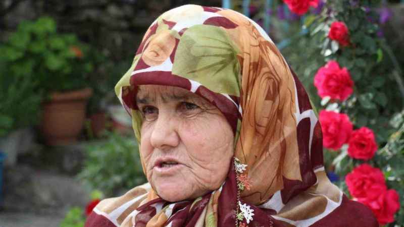 Yaşlı çiftin inadı ölünce bile devam etti! Yaşlı çiftin inadı ölünce bile devam etti!