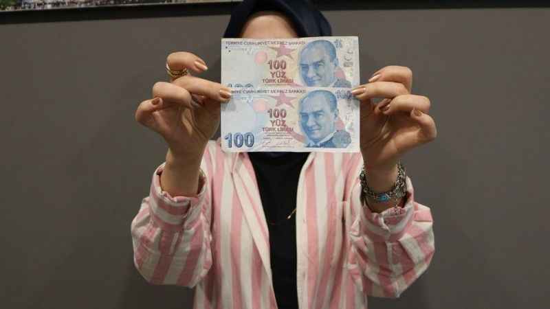 Hatalı basılan 100 lira 100 bin liraya satışta Hatalı basılan 100 lira 100 bin liraya satışta