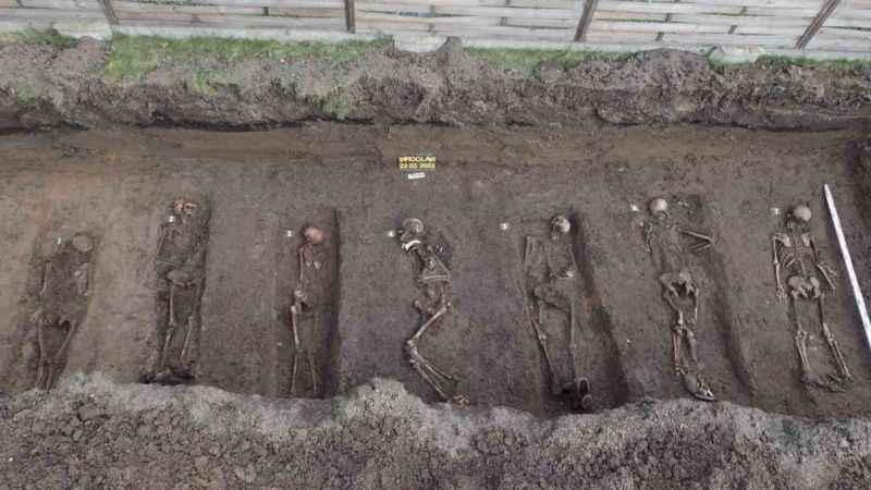 Polonya’da 128 kişilik toplu mezar bulundu Polonya’da 128 kişilik toplu mezar bulundu
