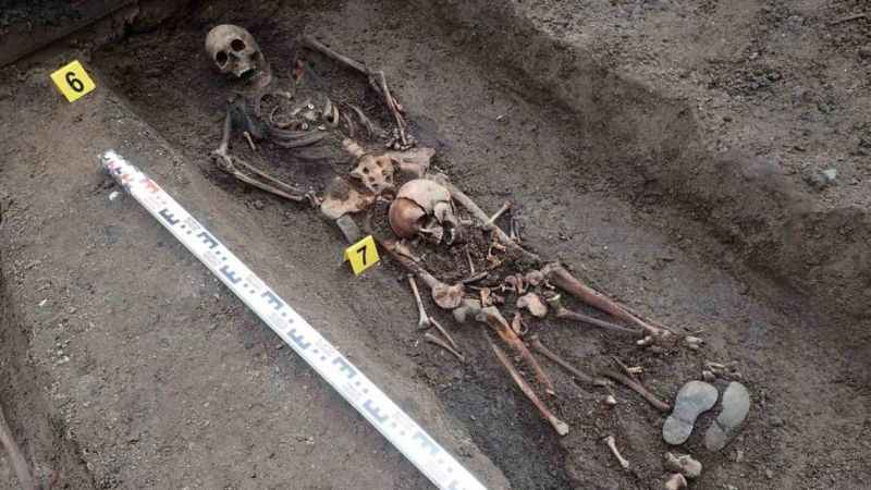 Polonya’da 128 kişilik toplu mezar bulundu Polonya’da 128 kişilik toplu mezar bulundu