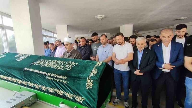 Kazada hayatını kaybeden motokurye Gürkan Demir defnedildi Kazada hayatını kaybeden motokurye Gürkan Demir defnedildi