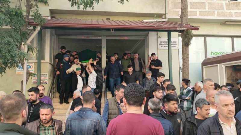 Kazada hayatını kaybeden motokurye Gürkan Demir defnedildi Kazada hayatını kaybeden motokurye Gürkan Demir defnedildi