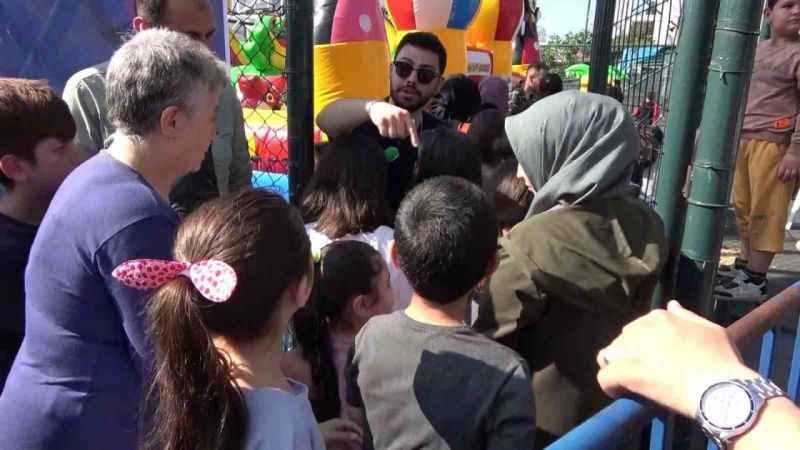 Çocuklar Ümraniye Çocuk Festivali’nde Çocuklar Ümraniye Çocuk Festivali’nde