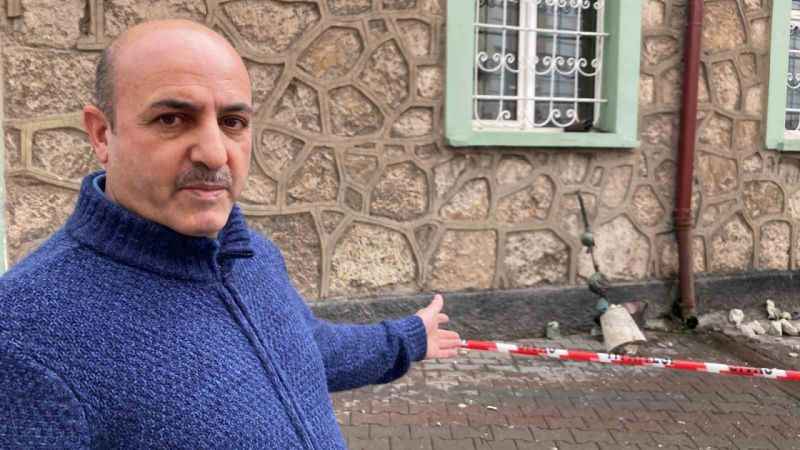 Sivas'ta aleme isabet eden yıldırım cemaati korkuttu Sivas'ta aleme isabet eden yıldırım cemaati korkuttu