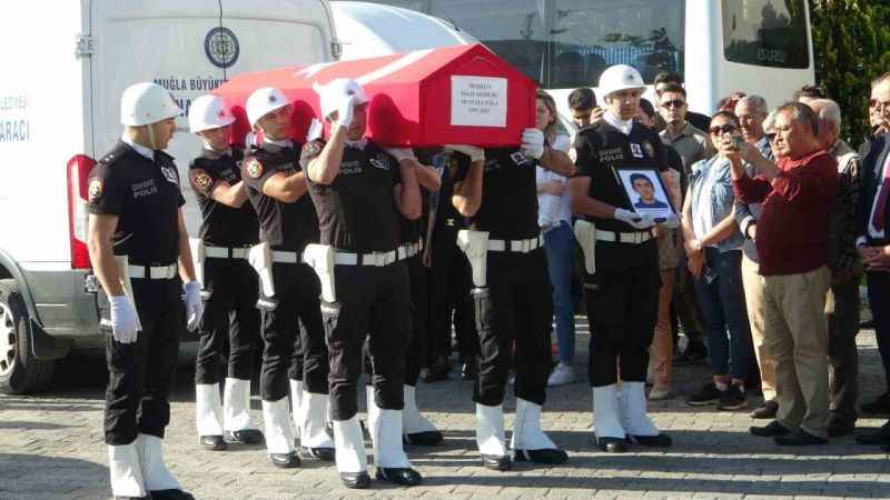Muğla'daki kazada hayatını kaybeden polis memuru Mustafa Pala için tören Muğla'daki kazada hayatını kaybeden polis memuru Mustafa Pala için tören