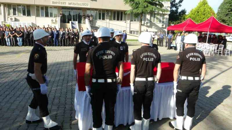 Muğla'daki kazada hayatını kaybeden polis memuru Mustafa Pala için tören Muğla'daki kazada hayatını kaybeden polis memuru Mustafa Pala için tören