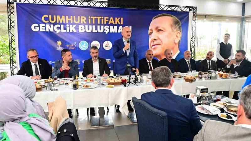 Bakan Karaismailoğlu’ndan gençlere “Sandıklara sahip çıkın