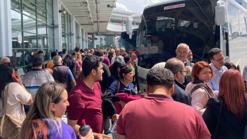 Depremzedeler seçim için memleket yolunda Depremzedeler seçim için memleket yolunda