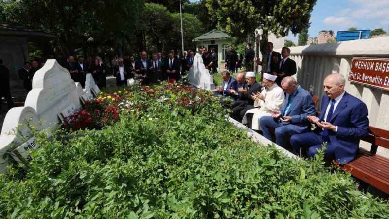 Cumhurbaşkanı Erdoğan, Erbakan’ın kabrini ziyaret etti Cumhurbaşkanı Erdoğan, Erbakan’ın kabrini ziyaret etti