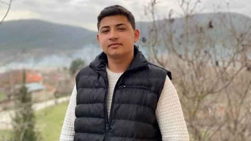 Gölete düşen otomobilde sıkışan Burhan Demirkol hayatını kaybetti Gölete düşen otomobilde sıkışan Burhan Demirkol hayatını kaybetti