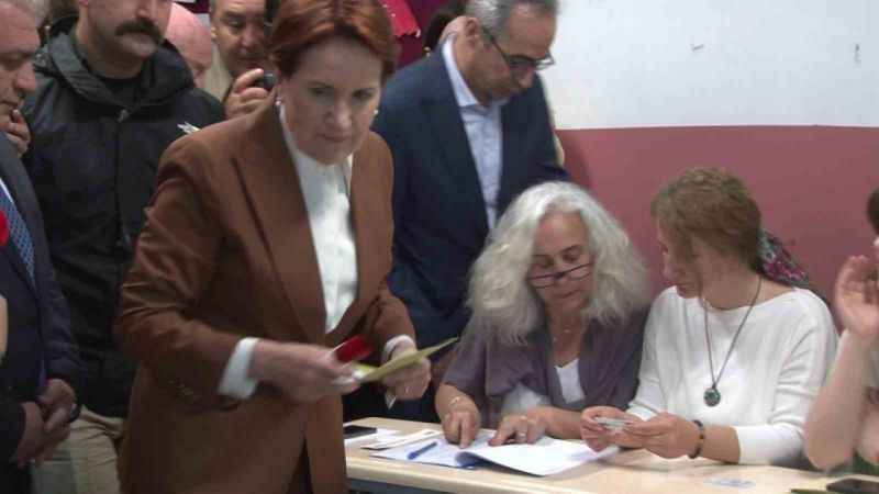 İYİ Parti Genel Başkanı Akşener, oyunu Üsküdar’da kullandı İYİ Parti Genel Başkanı Akşener, oyunu Üsküdar’da kullandı