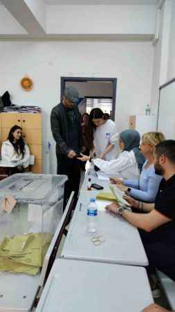 Ünlü oyuncu Kıvanç Tatlıtuğ oyunu kullandı Ünlü oyuncu Kıvanç Tatlıtuğ oyunu kullandı