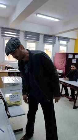 Ünlü oyuncu Kıvanç Tatlıtuğ oyunu kullandı Ünlü oyuncu Kıvanç Tatlıtuğ oyunu kullandı