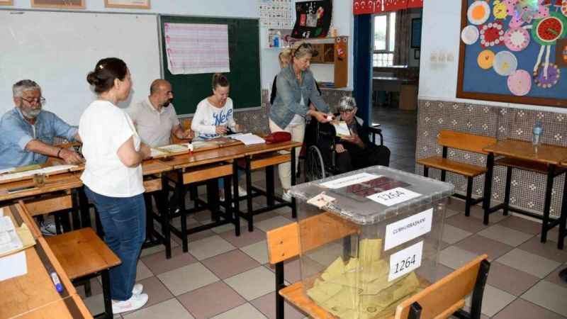 95 yaşındaki Sabri dede oy kullandı 95 yaşındaki Sabri dede oy kullandı