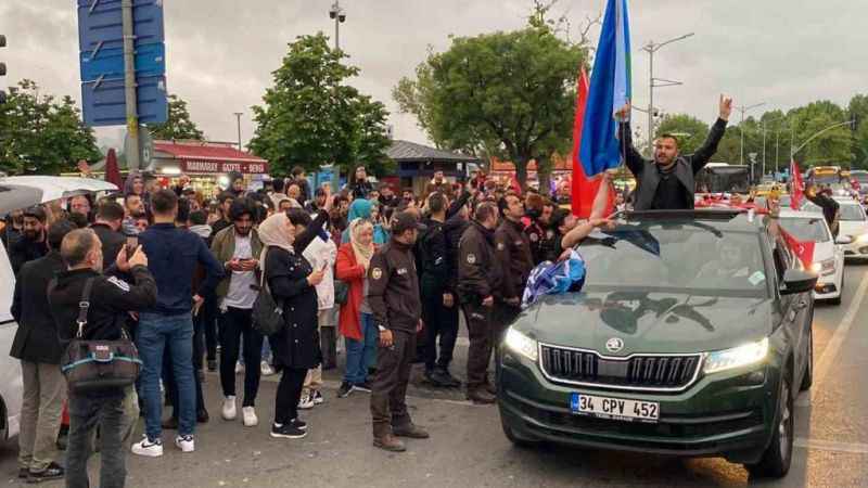 Üsküdar’da vatandaşlardan sevinç kutlamaları Üsküdar’da vatandaşlardan sevinç kutlamaları