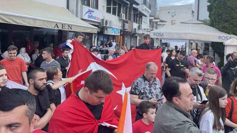 Cumhurbaşkanı Erdoğan’ın zaferi Üsküp’te coşkuyla kutlandı