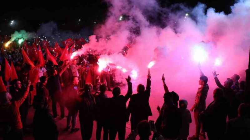 Sakarya'da seçim coşkusu sokaklara sığmadı Sakarya'da seçim coşkusu sokaklara sığmadı