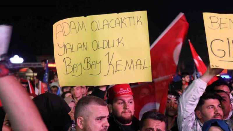 Sakarya'da seçim coşkusu sokaklara sığmadı Sakarya'da seçim coşkusu sokaklara sığmadı