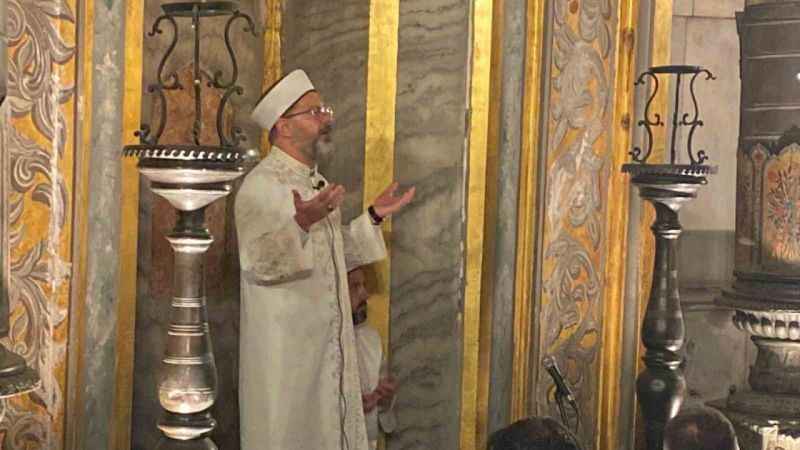 Diyanet İşleri Başkanı, İstanbul’un Fethi’nin 570. yıl dönümünde Ayasofya’da sabah namazı kıldırdı Diyanet İşleri Başkanı, İstanbul’un Fethi’nin 570. yıl dönümünde Ayasofya’da sabah namazı kıldırdı
