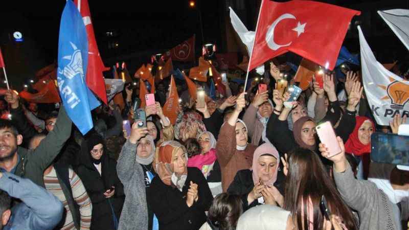 21 bin seçmeni olan o ilçede yaklaşık 17 bin kişi Erdoğan’a oy verdi 21 bin seçmeni olan o ilçede yaklaşık 17 bin kişi Erdoğan’a oy verdi