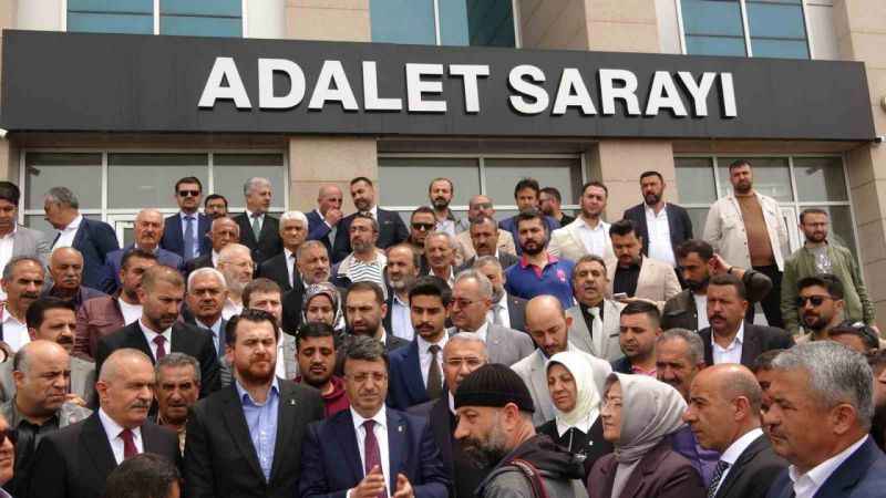 AK Parti Van milletvekilleri mazbatalarını aldı AK Parti Van milletvekilleri mazbatalarını aldı