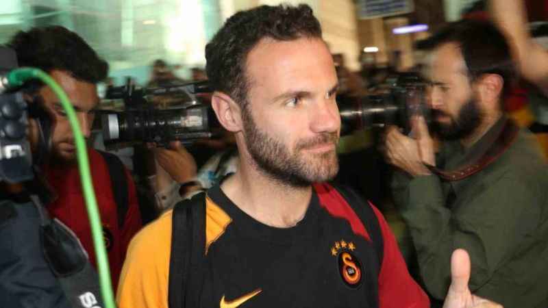 Galatasaray’a Ankara’da şampiyon gibi karşılama Galatasaray’a Ankara’da şampiyon gibi karşılama