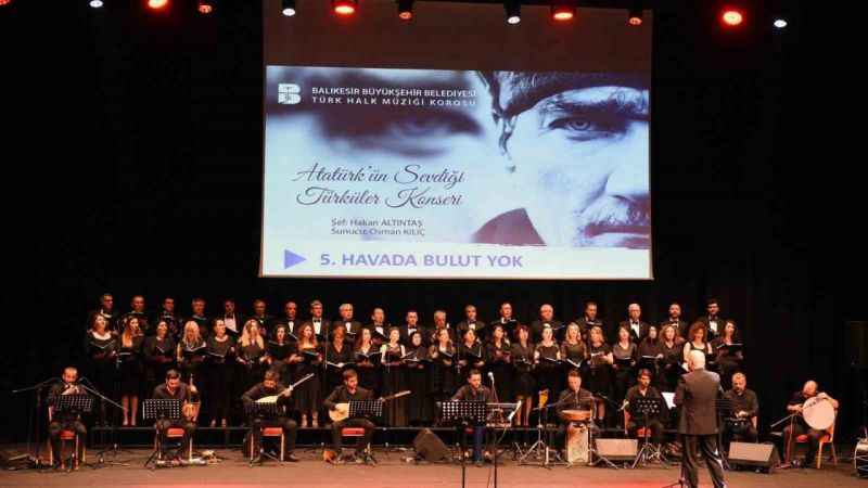 Atatürk’ün sevdiği şarkılar hep bir ağızdan söylendi