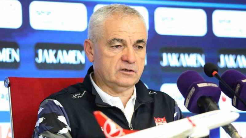 Rıza Çalımbay yeni sezon için kararını açıklayacak Rıza Çalımbay yeni sezon için kararını açıklayacak