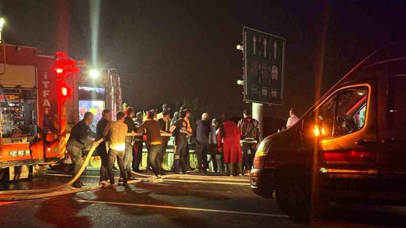 Gaziantep’te feci kaza: Alev topuna dönen araçtaki 1 kişi yanarak öldü Gaziantep’te feci kaza: Alev topuna dönen araçtaki 1 kişi yanarak öldü