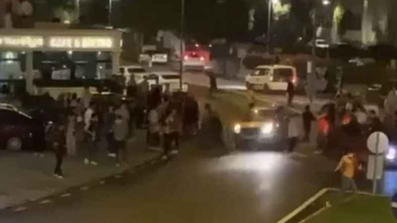 Kutlama yapan GS taraftarlarını ezdi Kutlama yapan GS taraftarlarını ezdi