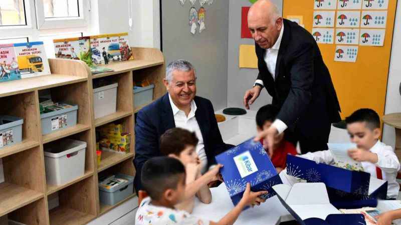Kibar Holding’den depremzede çocuklara ziyaret Kibar Holding’den depremzede çocuklara ziyaret