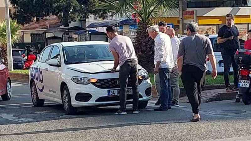 Kedi motora sıkıştı vatandaş seferber oldu Kedi motora sıkıştı vatandaş seferber oldu