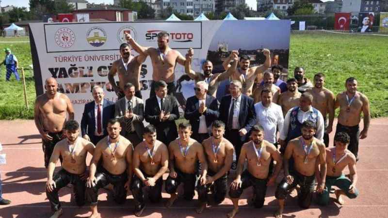 Edirne’de üniversiteli başpehlivan Edirne’de üniversiteli başpehlivan