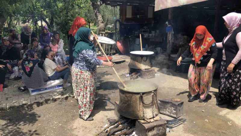 Köylü kadınlar asırlık geleneği yaşatıyor Köylü kadınlar asırlık geleneği yaşatıyor