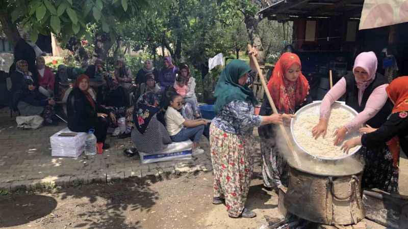 Köylü kadınlar asırlık geleneği yaşatıyor Köylü kadınlar asırlık geleneği yaşatıyor