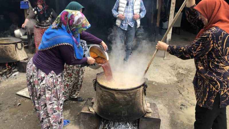 Köylü kadınlar asırlık geleneği yaşatıyor Köylü kadınlar asırlık geleneği yaşatıyor